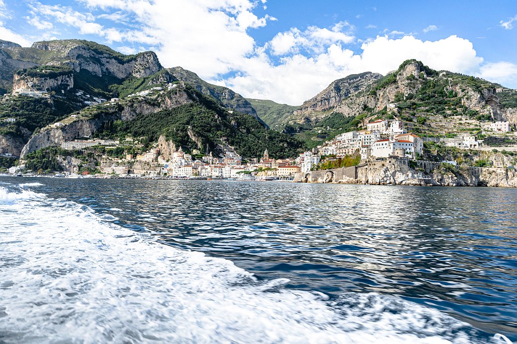 3 - AMALFI SULLA CRESTA DELL'ONDA.jpg